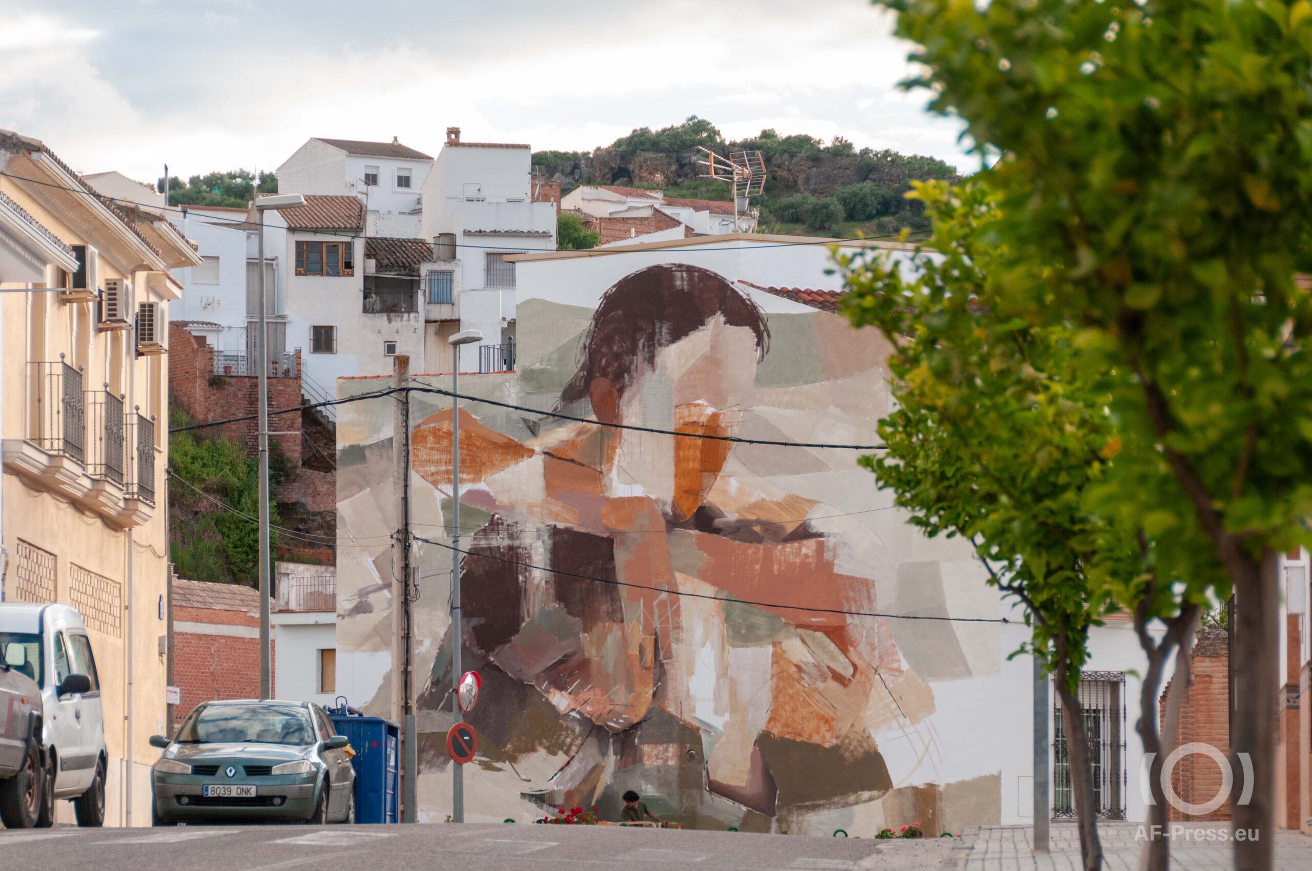 Arte urbano en vivo: Guido Palmadessa transforma Albendín con un mural único